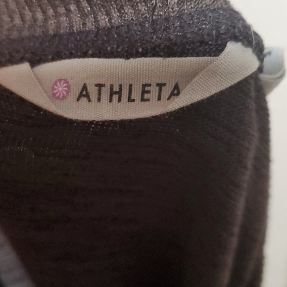 Athleta Sweatshirt

Tops size S - Picture 5 of 5
